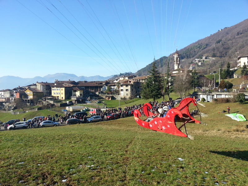 thumbnail La Befana arriva dal cielo