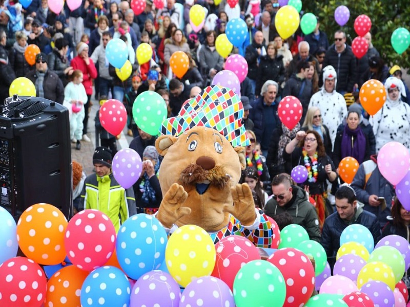 thumbnail Minimarcia di Carnevale