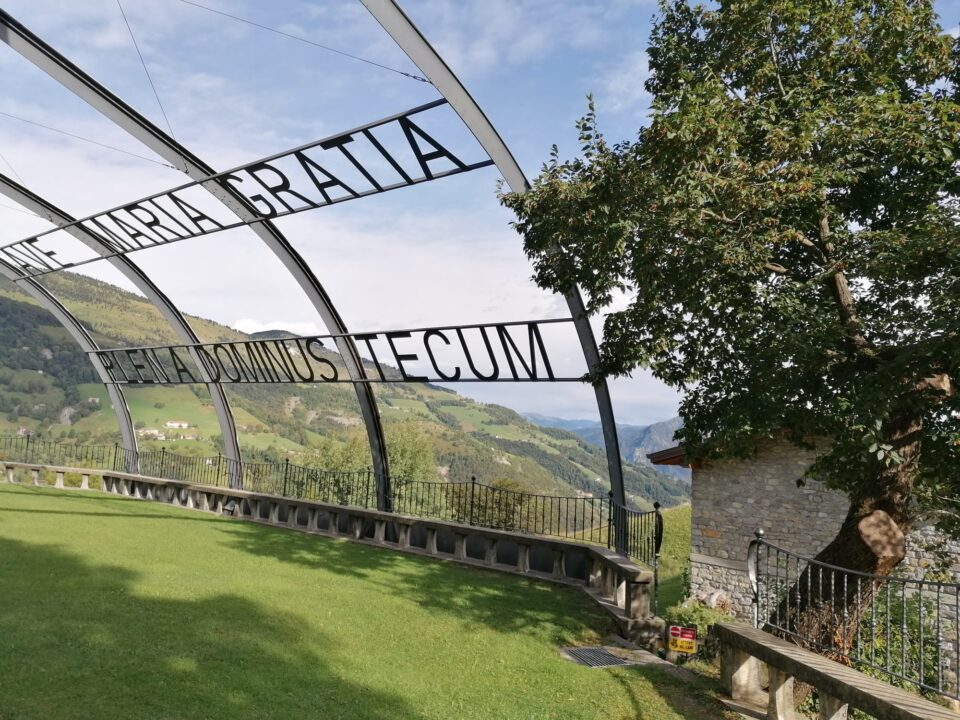Santuario Del Frassino Oneta Esterno