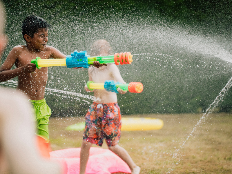 thumbnail Bimbi in Villa – Giochi d’acqua nel parco