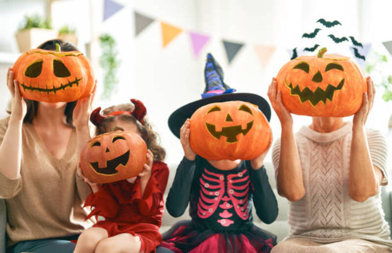 thumbnail Halloween in biblioteca di Onore