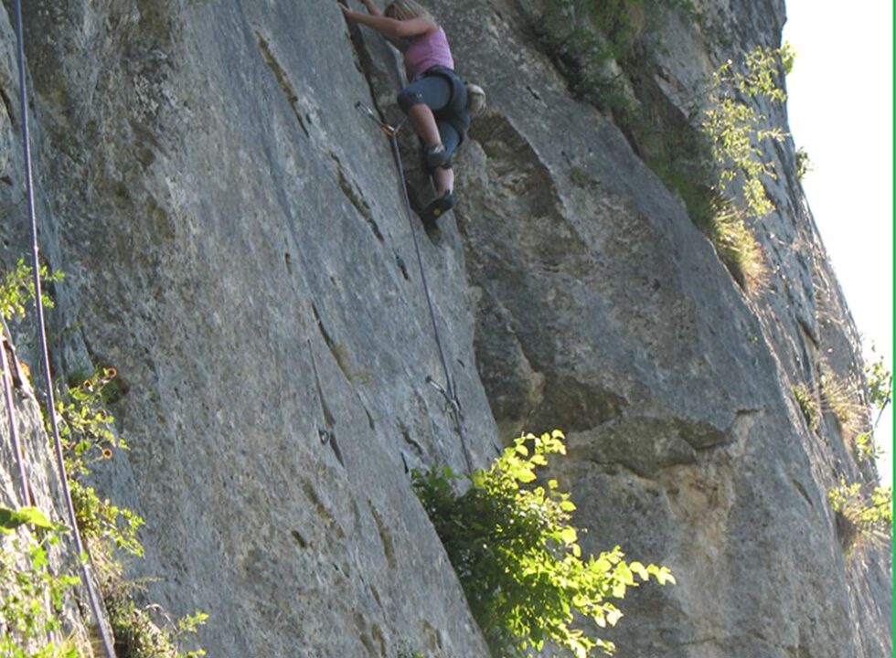 thumbnail Arrampicare la falesia di Lantana